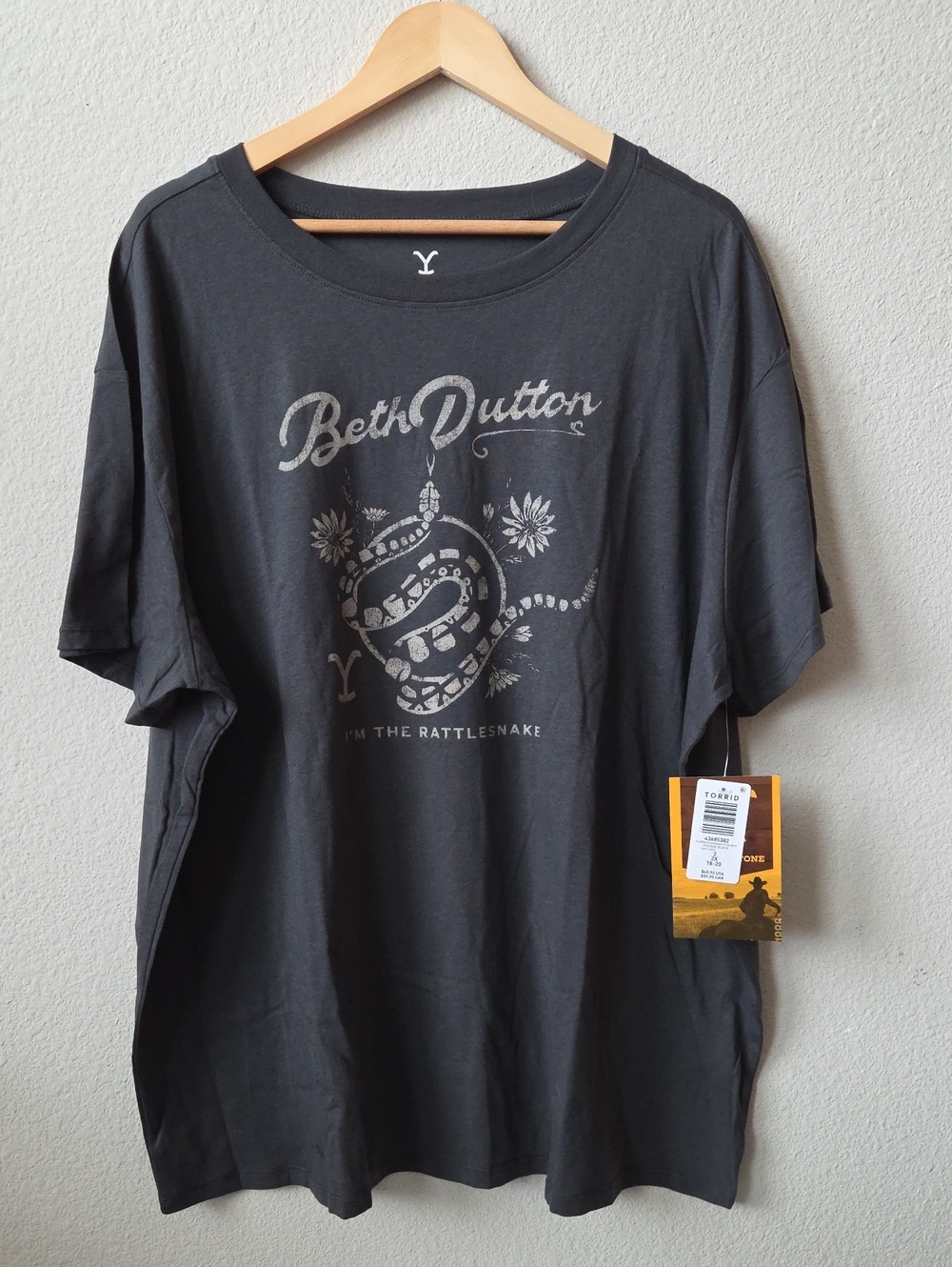 torrid Yellowstone Black Graphic Beth Dutton I'm The Rattlesnake Tee 2 2X 18-20